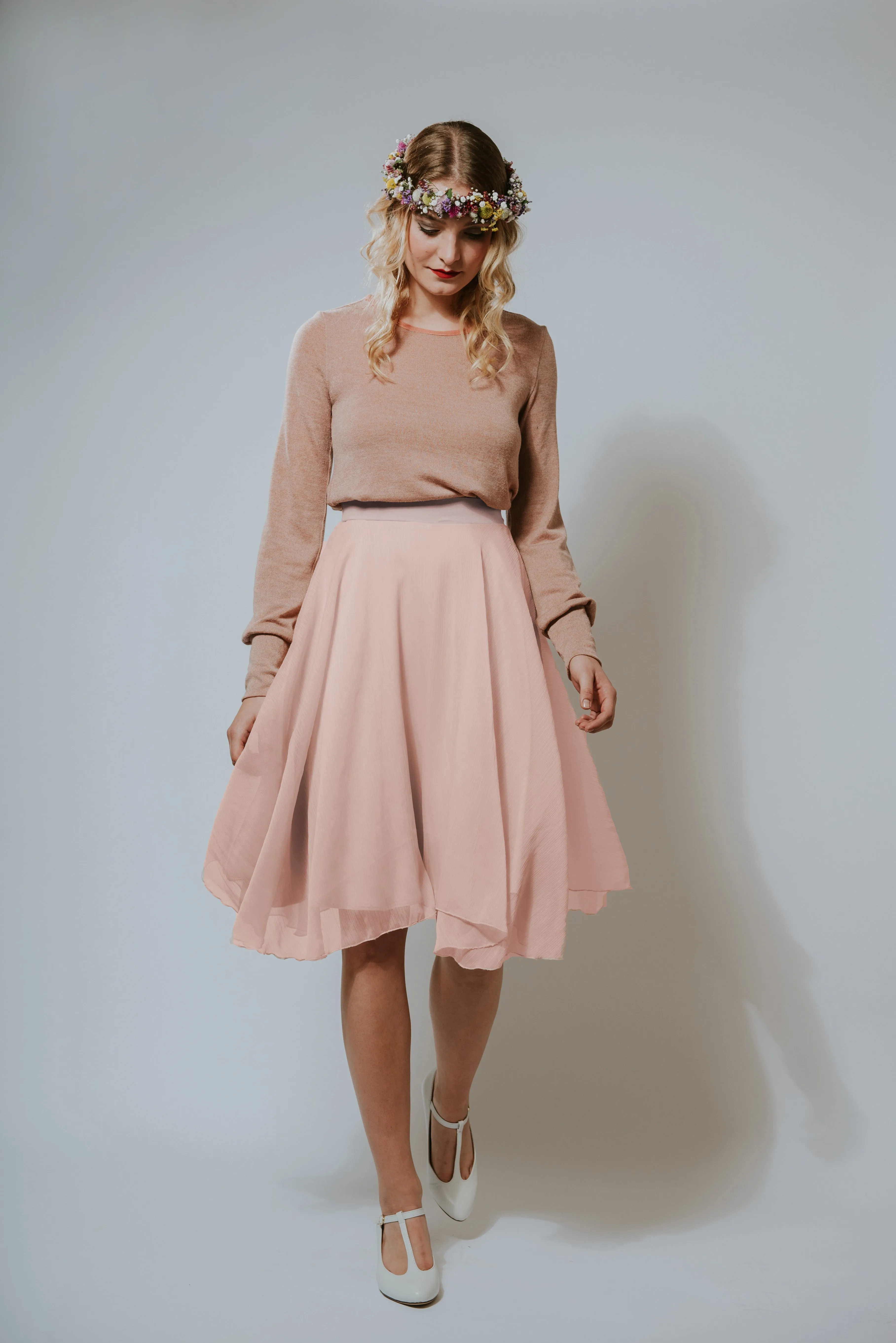Chiffonkleid Zuckerwatte Rosé mit Feinstrickpulli