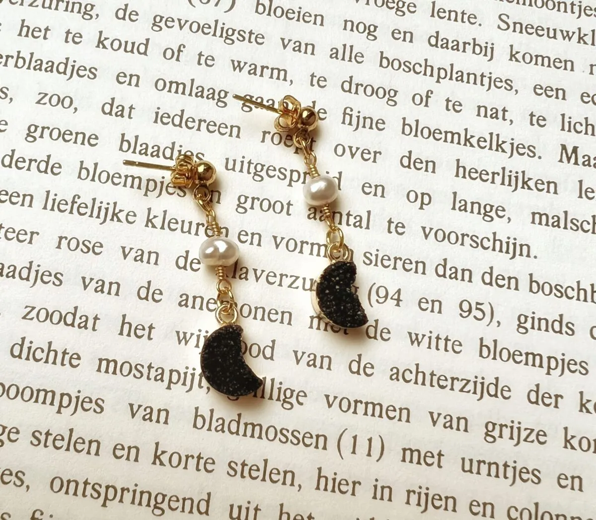 Feine Hänge-Ohrringe 18k vergoldet “Druzzy Mond”